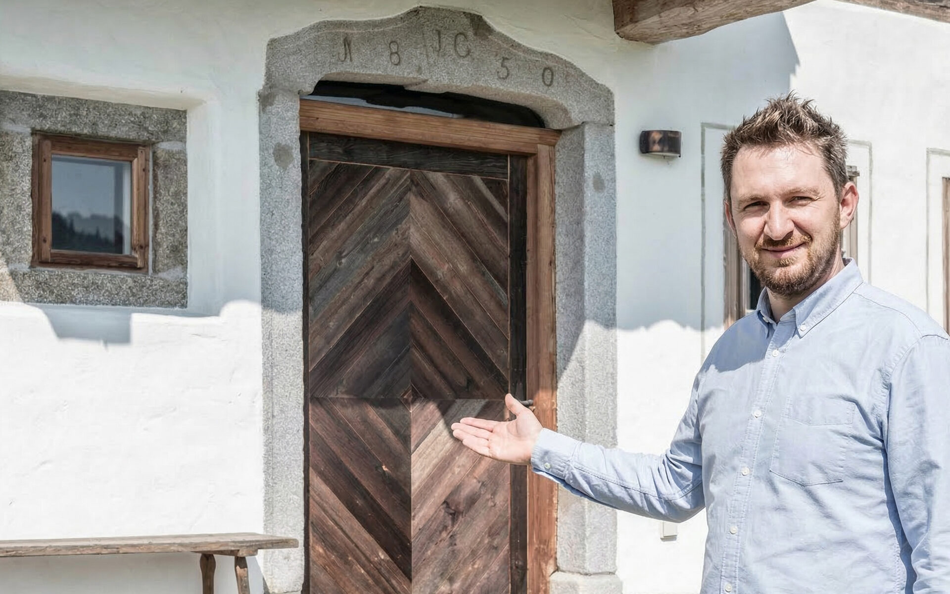 Markus Haberl - Neue Massivholz-Haustüre in der modernisierten Dickau-Mühle am Attersee