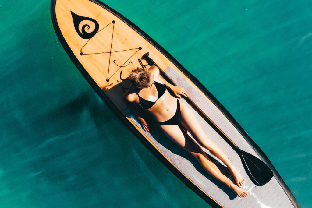 SUP als Sonnendeck mitten am See